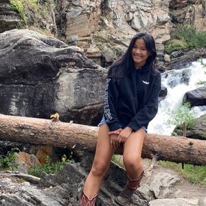 Meet your Posher, Claire